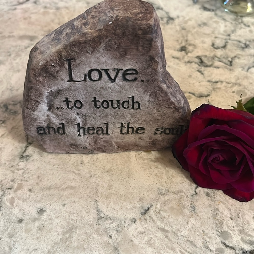 NWOT🌺 Love Solid plaque-😍Great for Valentine’s Day